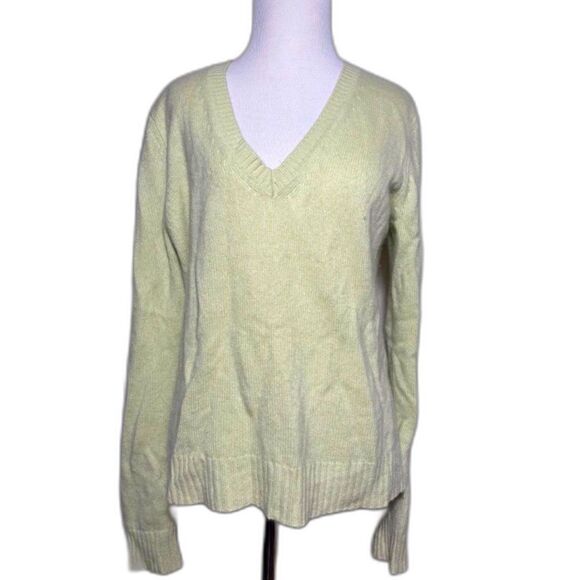 Kirkland Cashmere Sweater Sz Large Celery Green Light Green V Neck Closet Staple - Picture 1 of 4